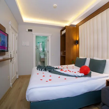 Black Tulip Hotel 4*