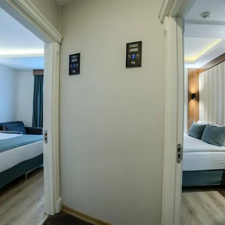 Black Tulip Hotel 4*