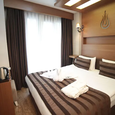 Hotel Black Tulip Hotell 4*
